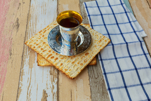 Єврейське свято Великодня matzoh хліб Тори - Фото, зображення