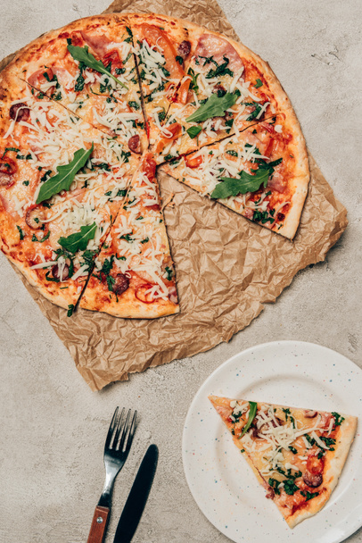 Pizza slice and whole pizza on light background - Foto, Imagen