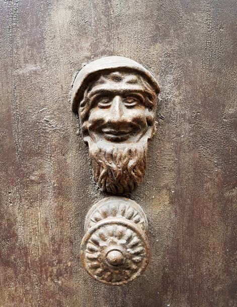 Stare drzwi z dojścia przez mało gnome - Zdjęcie, obraz