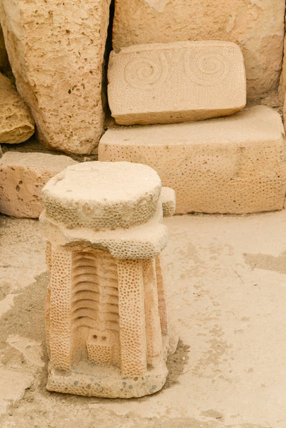 Complesso del tempio di Hagar Qim trovato sull'isola di Malta
 - Foto, immagini