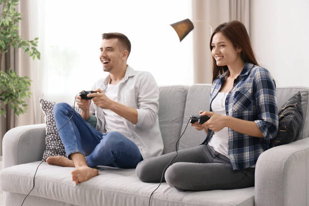 couple playing video games - Foto, imagen