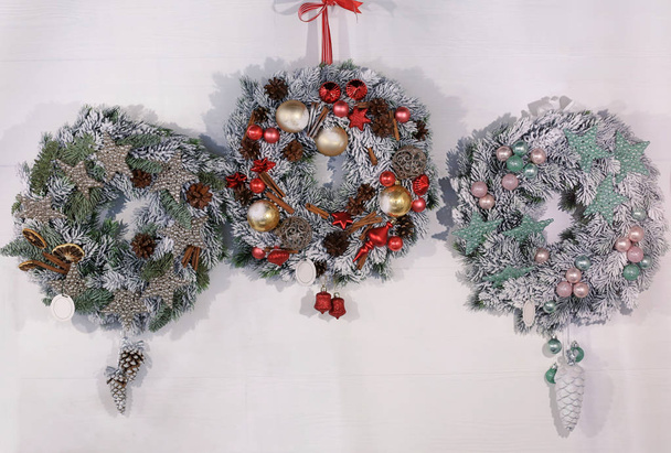 Krásné vánoční věnce florista závěsné svítidlo nástěnné - Fotografie, Obrázek