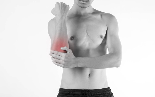 Молодий чоловік руки і ліктьовий суглоб біль на білому тлі
. - Фото, зображення