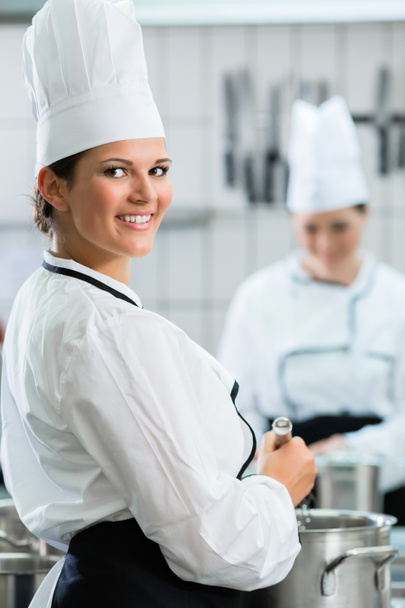 Kobiece kucharzy przy pracy   - Zdjęcie, obraz