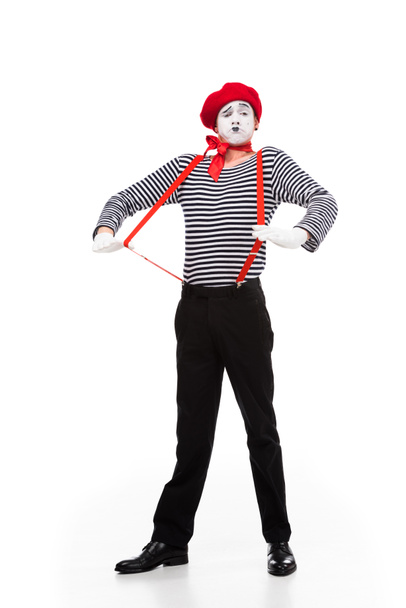 Grimassen-Pantomime mit roten Hosenträgern auf weißem Hintergrund - Foto, Bild