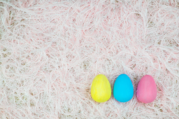 Tasainen lay pääsiäismunia, näkymä ylhäältä kopioi tilaa tex
 - Valokuva, kuva