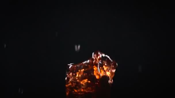 Falling ice cube in juice - Filmati, video