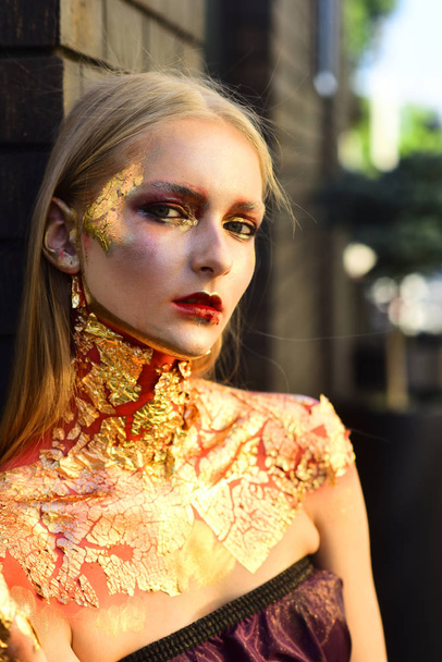 Woman with modern fashion creative makeup - Fotoğraf, Görsel