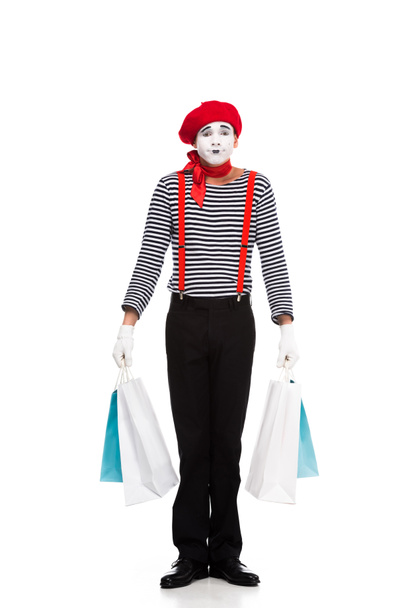 Pantomime steht mit Einkaufstaschen isoliert auf weißem Grund - Foto, Bild