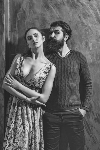 Pretty girl and serious bearded man with beard - Foto, afbeelding