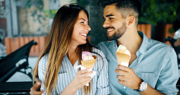 Happy young couple having date and eating ice cream - Foto, immagini