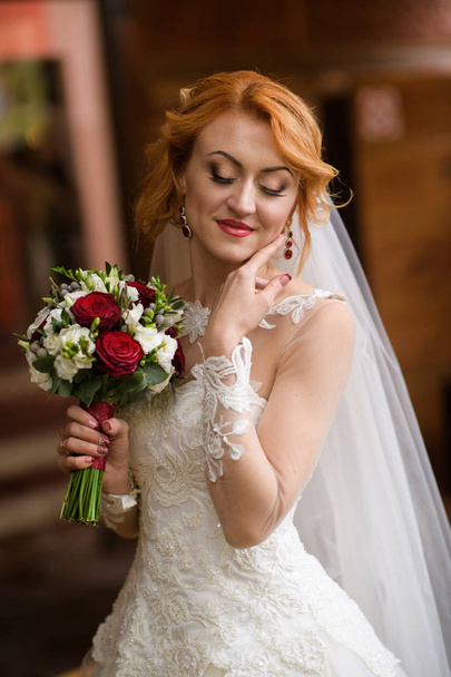 bride with wedding makeup and hairstyle in the morning - Foto, Imagen