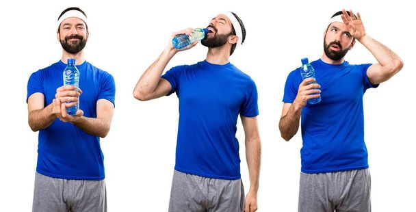 Conjunto de deportista divertido con una botella de agua
 - Foto, Imagen
