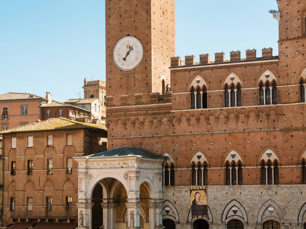 Pohled na Palazzo Pubblico, Siena, Itálie - Fotografie, Obrázek