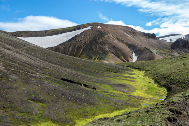 Vulkanische bergen van Landmannalaugar in Fjallabak Natuurreservaat. IJsland - Foto, afbeelding