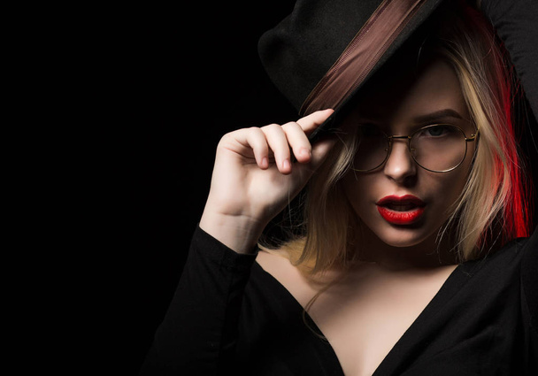 Seductive young woman wearing brown hat and glasses, posing at b - Fotoğraf, Görsel