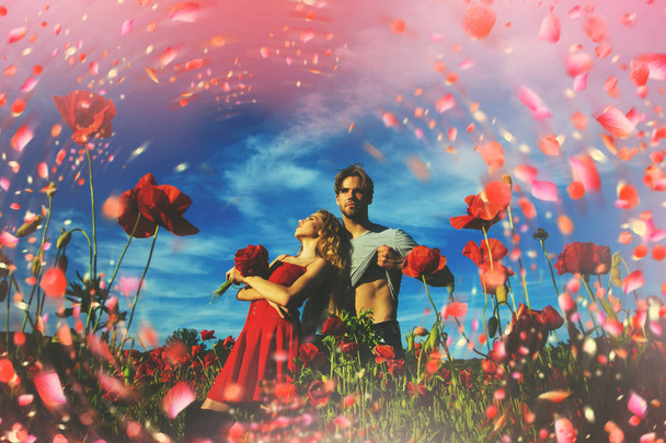 young couple in blooming meadow. Couple having fun in blooming park - Foto, imagen