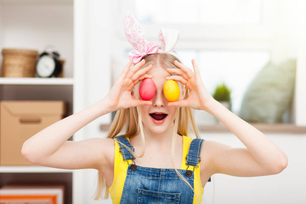 Teenage girl holding Easter eggs - Zdjęcie, obraz
