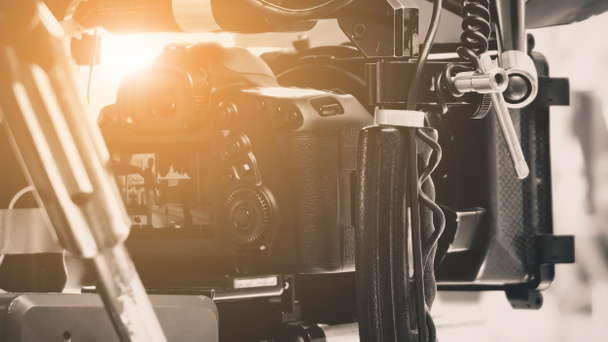 Κινηματογραφική κάμερα φιλμ που, πίσω από το σκηνές φόντο, κινηματογραφική παραγωγή πλήρωμα - Φωτογραφία, εικόνα