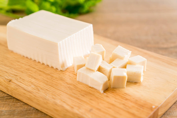 tofu sur planche en bois
 - Photo, image