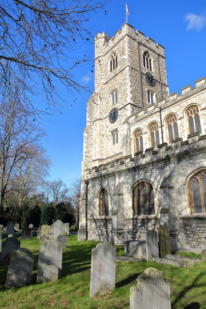 Église All Saints à Fulham, Bishops Park, arrondissement de Hammersmith et Fulham, Londres, Royaume-Uni
 - Photo, image
