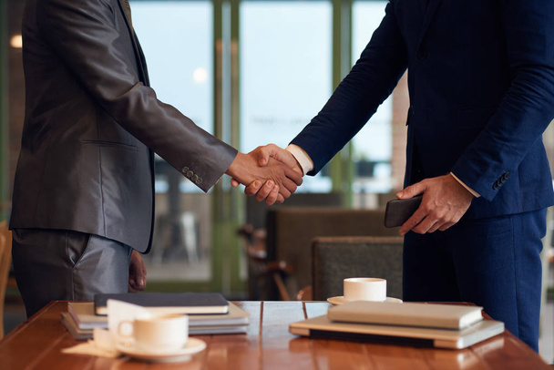 Cropped image of business people shaking hands before meeting - Fotoğraf, Görsel