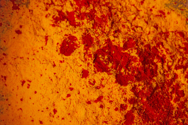 vista superior de polvo de holi naranja y rojo, festival tradicional indio de colores
 - Foto, Imagen