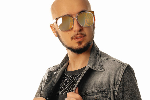 horizontal portrait of Handsome young unshaved man in sunglasses - Fotografie, Obrázek