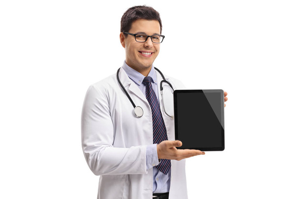 Doctor showing a tablet isolated on white background - Valokuva, kuva