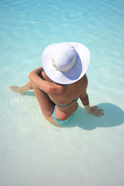girl relaxing in pool - Фото, зображення