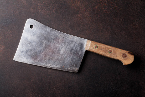 Rzeźnik. Vintage mięso nóż kamienny stół. Widok z góry - Zdjęcie, obraz