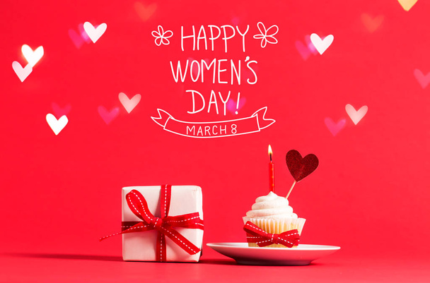 Womens Day message with cupcake and heart - Foto, afbeelding
