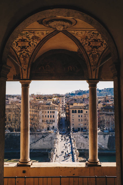 Puente de Sant Angelo y vista al casco antiguo de Roma desde el Castillo de Sant Angelo
 - Foto, Imagen