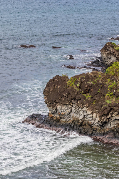 the scenic landscape of the north Maui coast - Фото, зображення