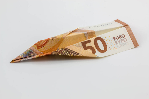 Billetes en euros y fondo blanco
 - Foto, imagen