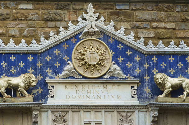  Oromfal a bejáratnál, hogy a Palazzo Vecchio, Florence - Fotó, kép