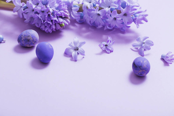 Easter eggs with spring flowers - Photo, image