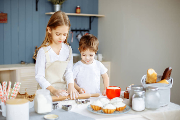 Kids Cooking Baking Cookies Kitchen Concept - Фото, зображення