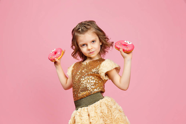 Little girl in dress with donuts - Valokuva, kuva
