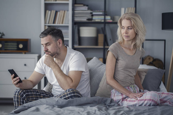 Offended wife and cheating husband - Fotoğraf, Görsel