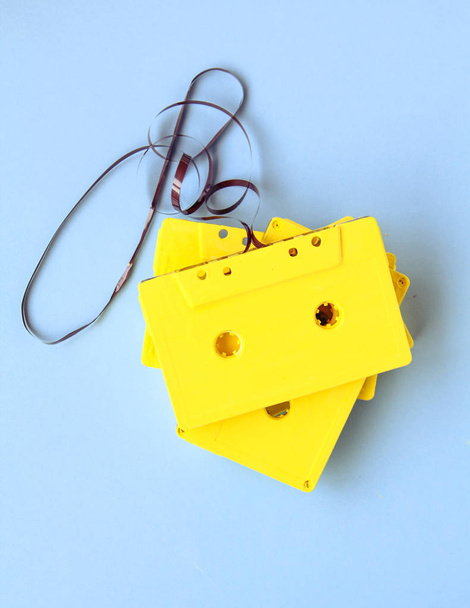yellow cassettes for tape recorder - Zdjęcie, obraz