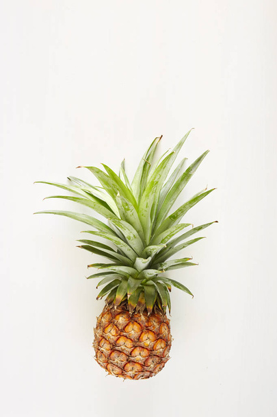 Summer concept Pineapple white wood - Фото, зображення