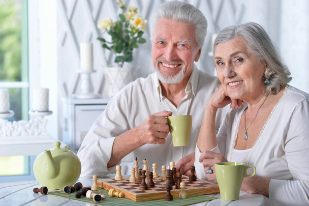happy senior couple playing chess together - Foto, afbeelding