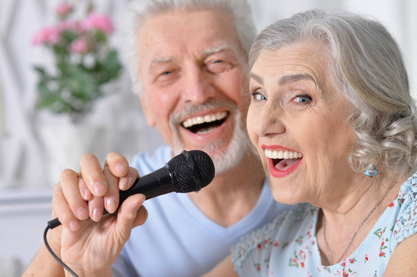senior couple husband and wife singing songs - Фото, зображення