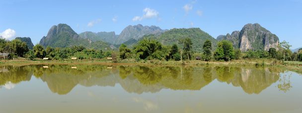 Сельский пейзаж вблизи Ванг Вьенга на Лаосе
 - Фото, изображение
