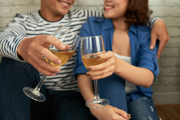 Close-up image of couple drinking wine at home - 写真・画像