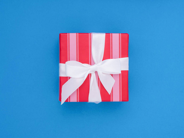 Wrapped gift box. Pastel Colour flat lay minimal concept. - Fotografie, Obrázek