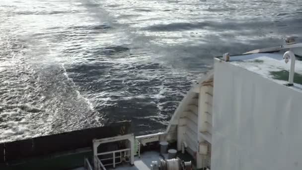 Τεράστια φεριμπότ που πλέουν στα κρύα νερά - Πλάνα, βίντεο