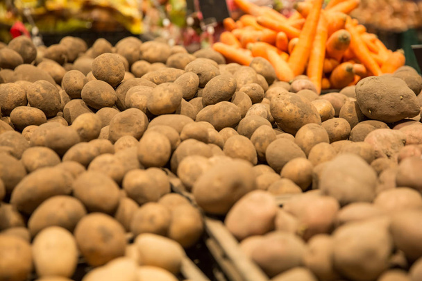 Fresh mandarin potato and Carrot texture in The market. - Foto, imagen