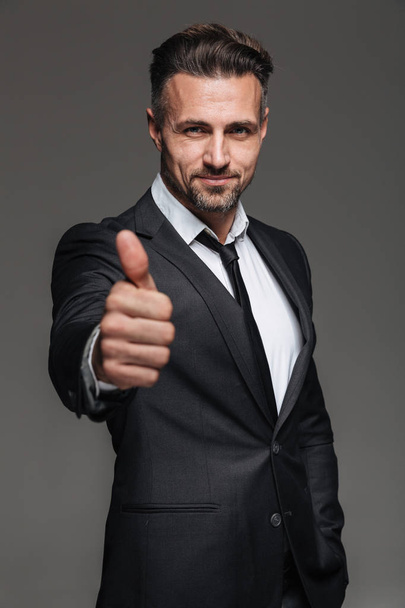 Portrait of a confident mature businessman - Fotografie, Obrázek
